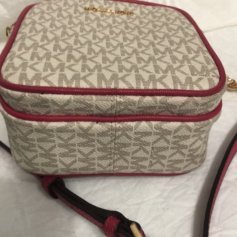 Michael Kors Jet Set Crossbody Bag - Picture 6 of 8